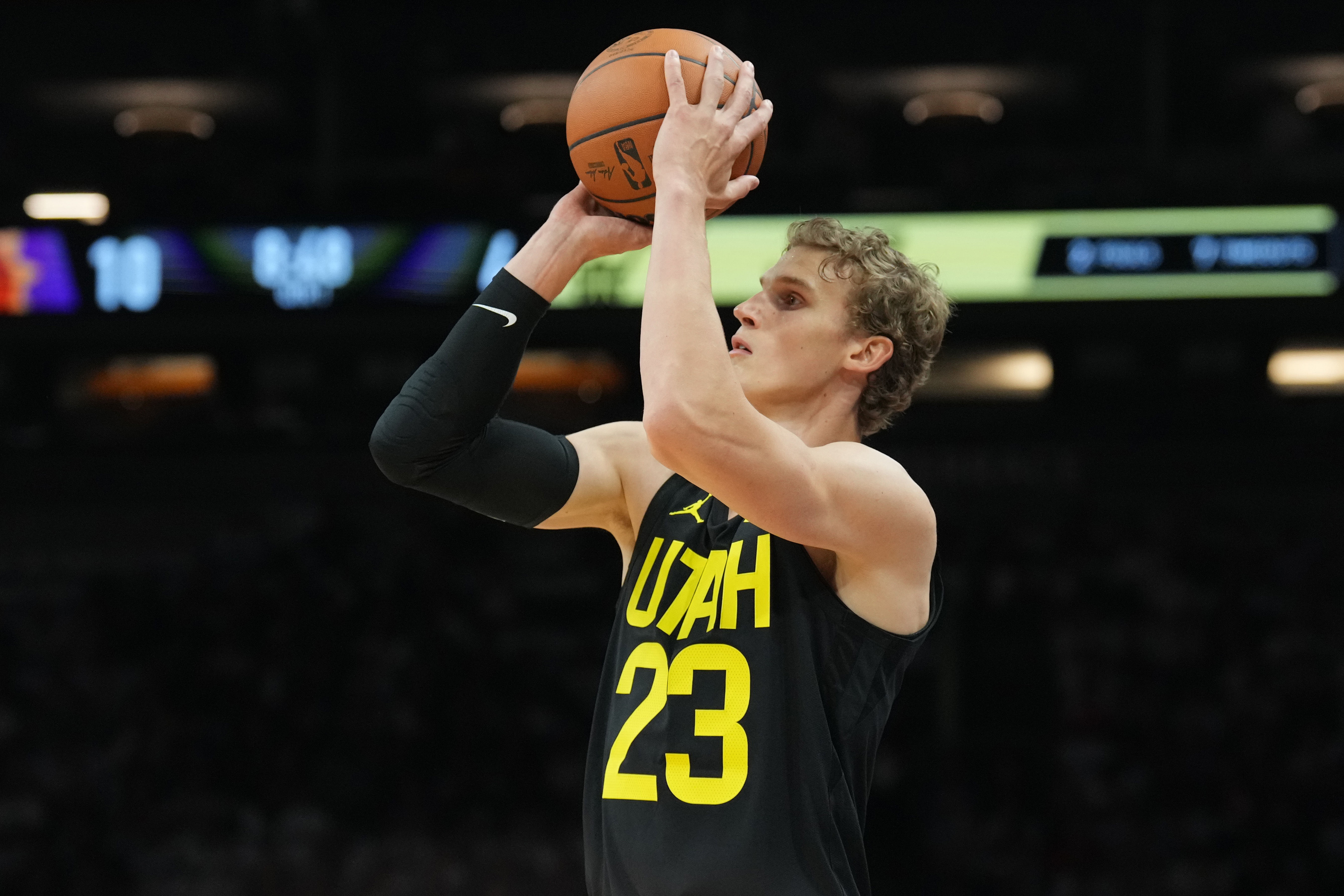 马尔卡宁:季后赛太有意思了 只能在电视上看让我很生气