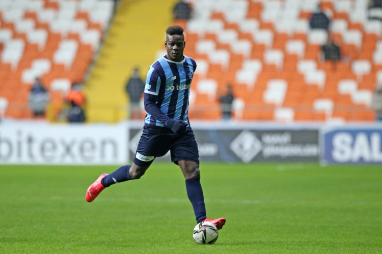 意媒:巴洛特利想尽快加盟热那亚,双方已谈妥薪资&今日关键会议