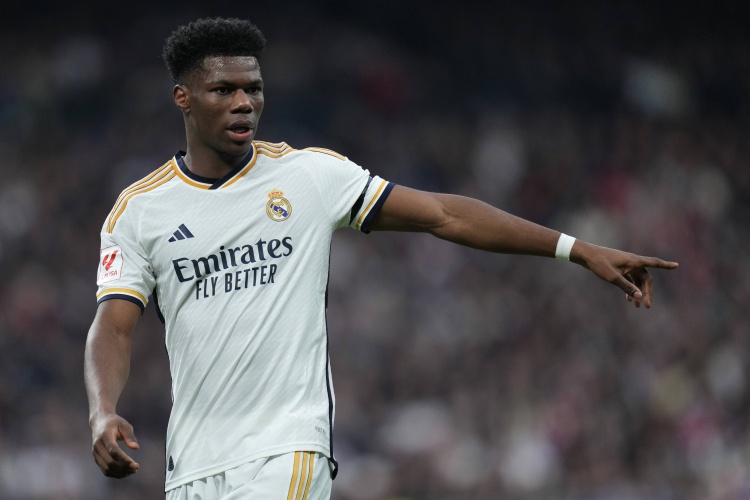 记者:利物浦有意签下琼阿梅尼,但不会将他与出售阿诺德相挂钩