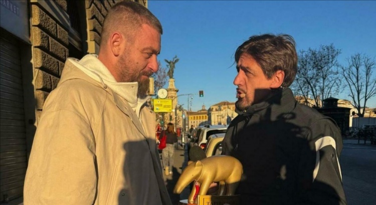 德罗西获颁金貘奖:罗马踢得不好你们颁给我?我不觉得是合适人选