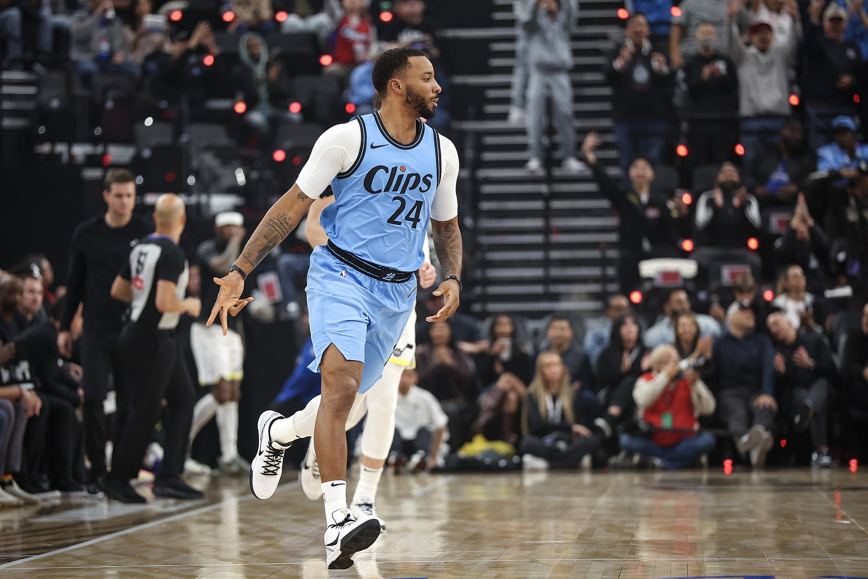 励志故事!鲍威尔:十年来我不断磨练自己 把质疑声音当作动力