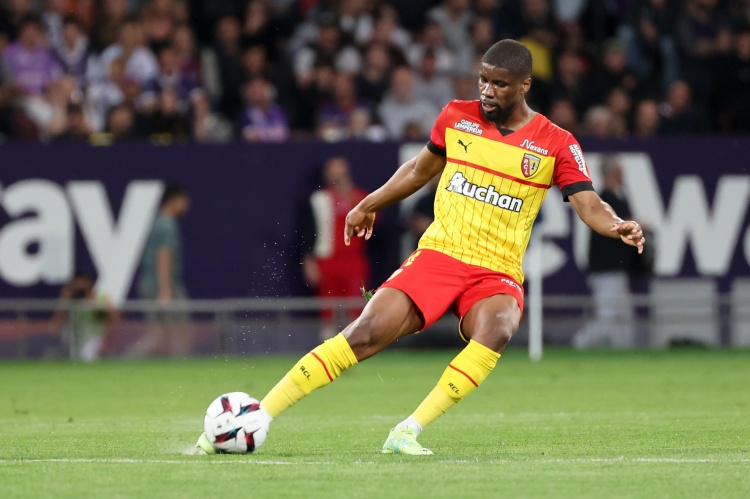 迪马济奥:尤文希望冬季先租后买朗斯中卫丹索,曾接近加盟罗马