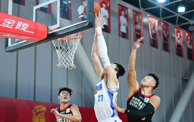 CBA排名又乱了！上海九连胜独占鳌头，北京跌第五，山东逼近前四