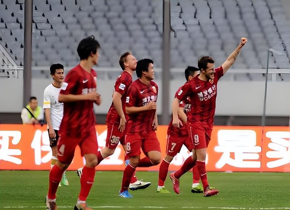 上港冬训将迎来两位久违新星回归助阵，未来将挑大梁，值得期待