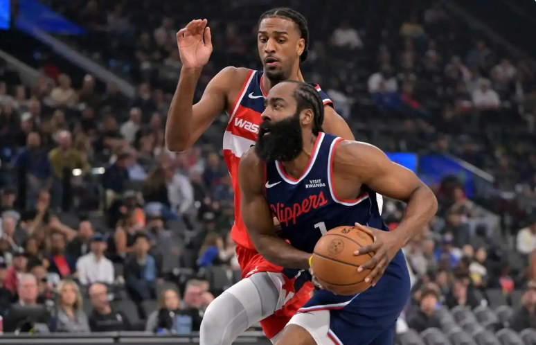 狂轰18连胜！榜眼惨遭驱逐，哈登17中5，伦纳德一战创NBA3大神迹