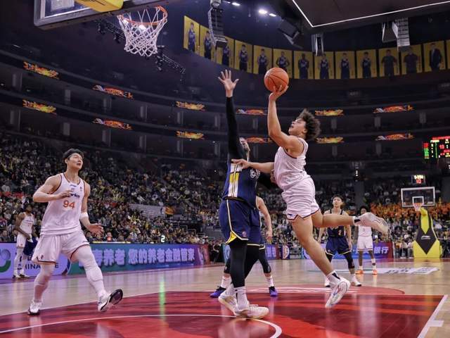 CBA第15轮，上海男篮113比73战胜广东队