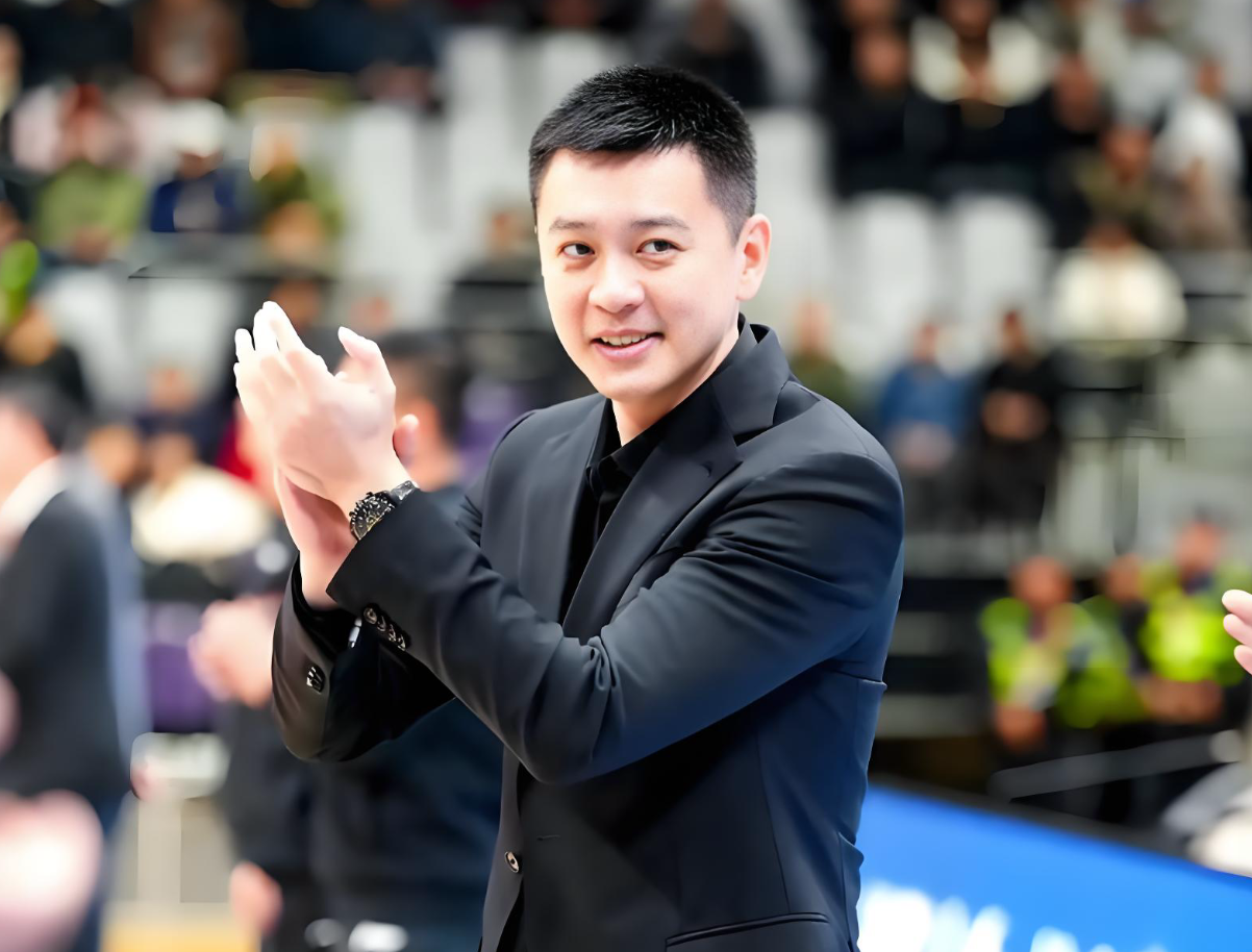 赢新疆队7分！杨鸣乐开了花，大赞辽宁1人：他对我们非常重要