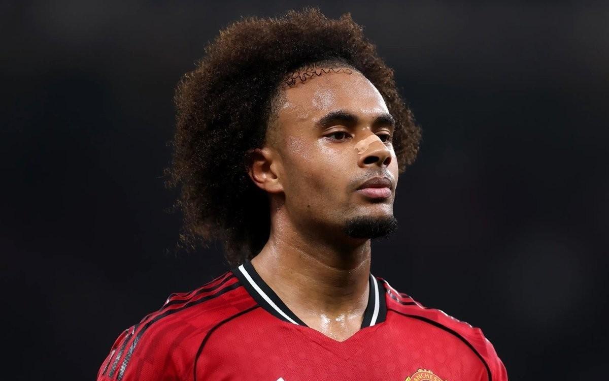 记者：齐尔克泽在训练中小腿受伤，可能缺席几周时间