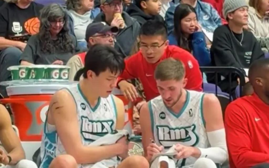 半场就拿两双！杨瀚森轻松虐菜，开拓者培养成果明显