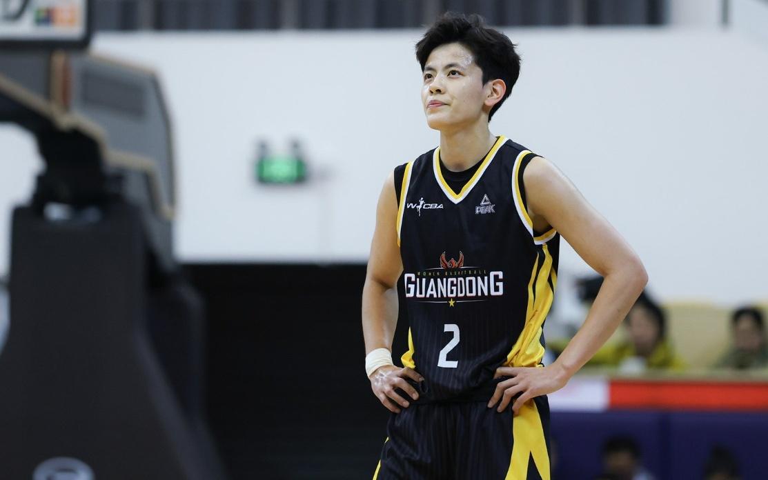 “扫武除鹤”却三连败!广东女篮海报遇争议:本对杨舒予颇为称赞