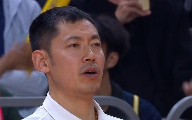 张庆鹏：第一节被人家得30分一次犯规没有，这是全明星级别防守吗