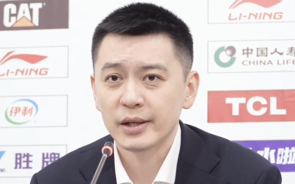 杨鸣:比赛输了但我非常满意,全队12个人都像外援一样在努力