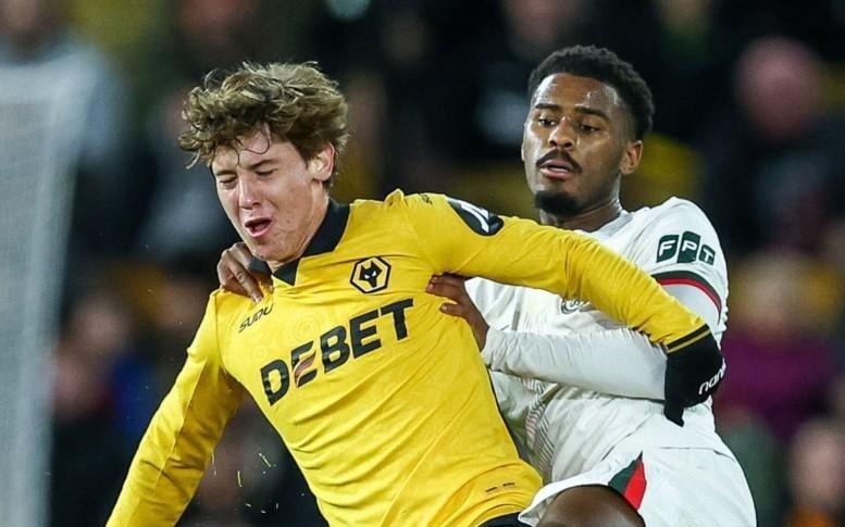 马卡：费尔洛佩斯强烈要求回归塞尔塔，球队正与狼队交涉