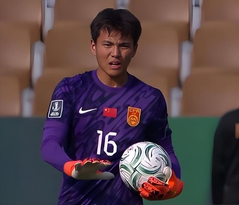 他是跟李昊齐名的中国门将，刚出道就加盟拜仁，如今却销声匿迹