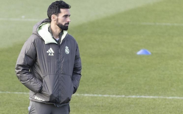 不怕窥探，世体：阿韦洛亚恢复球队前往欧冠对手主场进行训练