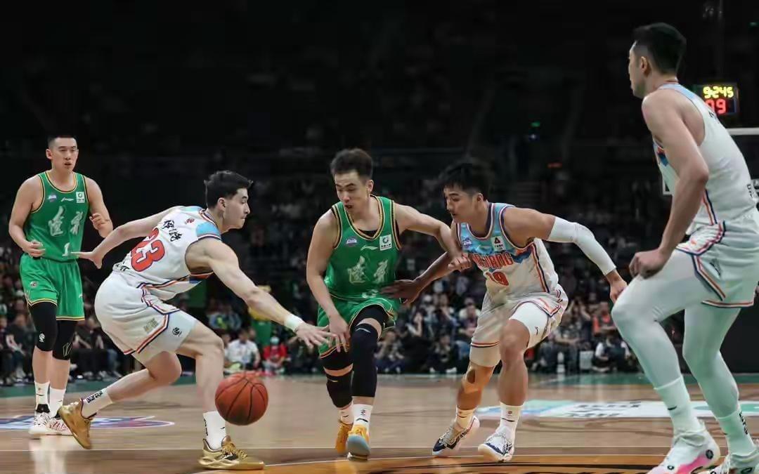 CBA排名大变，四川队准备打爆辽篮，广东队连胜却收坏消息