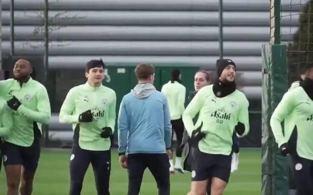 周中欧冠能否上场尼科冈萨雷斯参加了曼城今天的公开训练