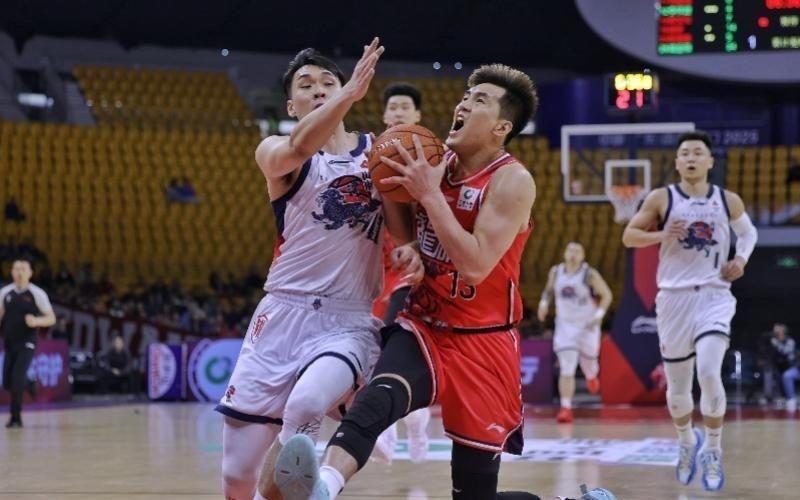 郭艾伦确诊膝盖前交叉韧带断裂赛季报销，职业前景蒙上阴影