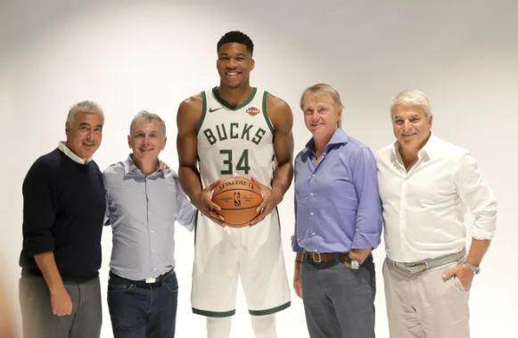 一支NBA冠军球队，两个老板的博弈与分权行业观察