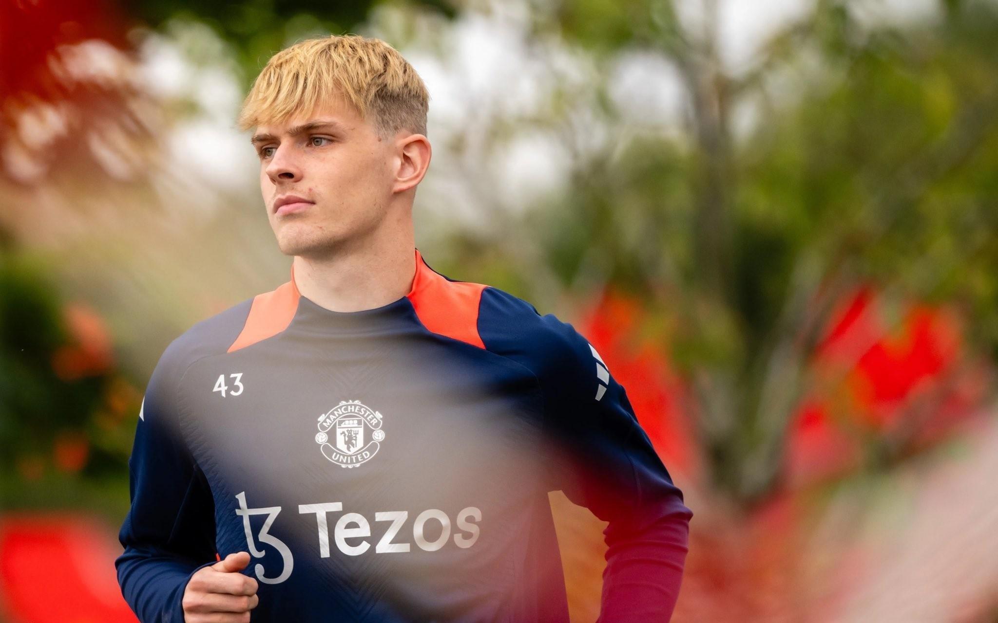 罗马诺：曼联已经召回21岁外租中场托比科利尔