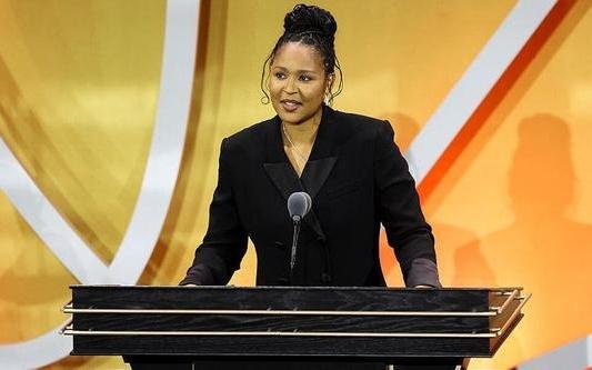 玛雅摩尔：教练教导队友彼此相爱美好品质才成就冠军