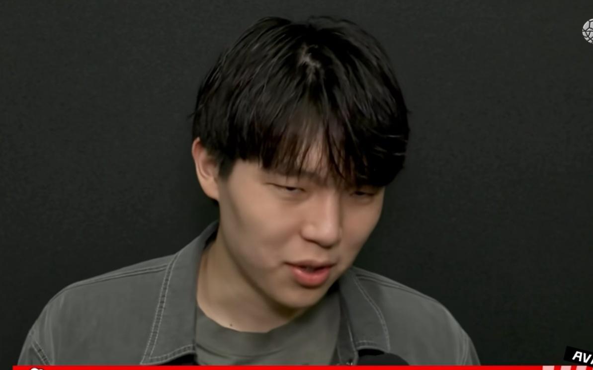 杨瀚森14分比34分都难!队友不传球全都是独狼,背靠背合砍32+16