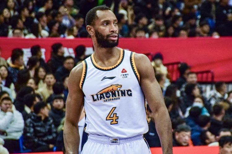 豪横辽宁男篮3冠外援弗格加盟上海,张镇麟他乡遇故知再冲总冠军