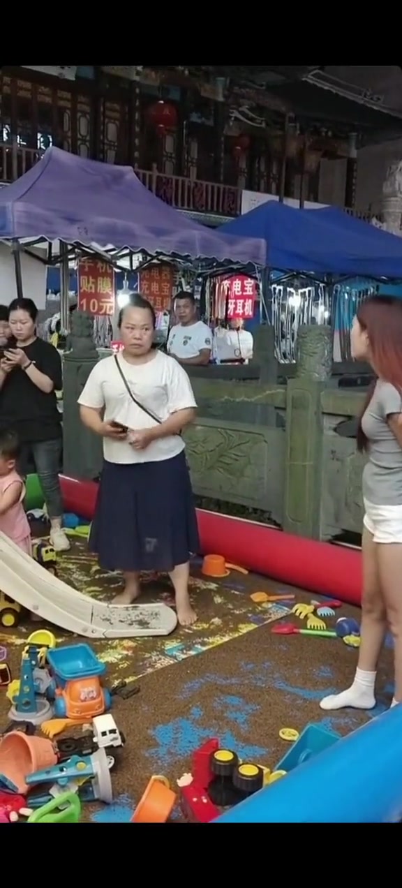 女子之间的吵架方式很不一样啊!