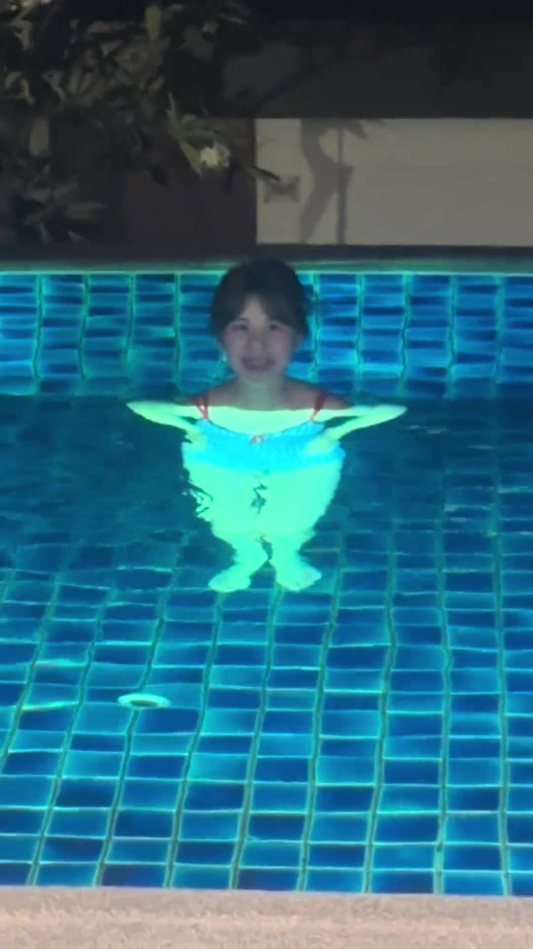 妹子在那一站跟个小手办似的!