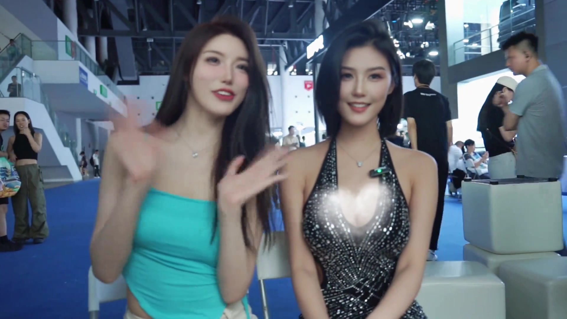 根本顶不住啊!程儿硬控小乌苏30秒!