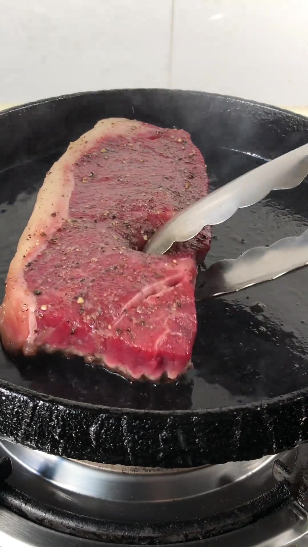 今天走高端路线!五分熟西冷牛排该怎么煎