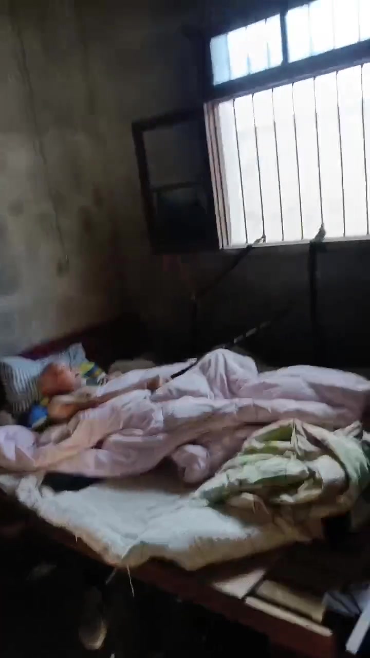 人老了生活不能自已很难受吧