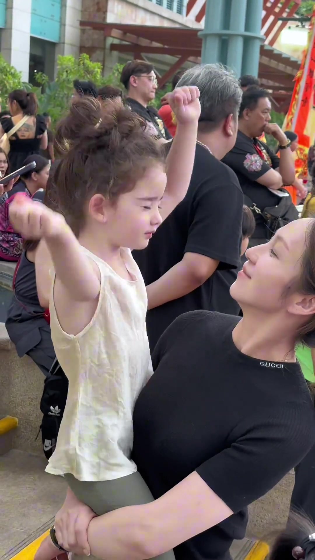 好好好!小公主玩得很嗨呀