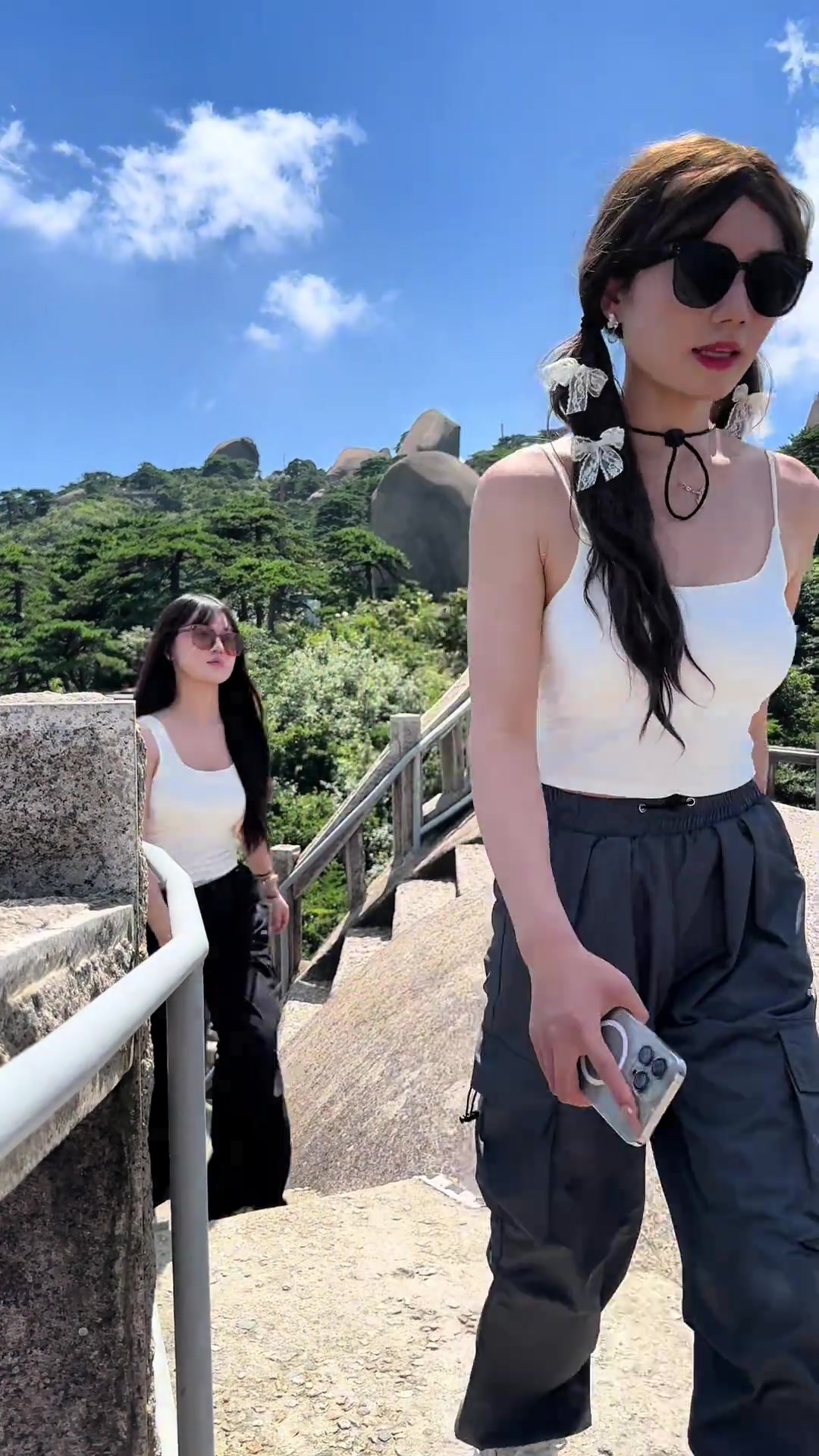 我去爬山怎么就见不到那么多穿吊带的小姐姐啊