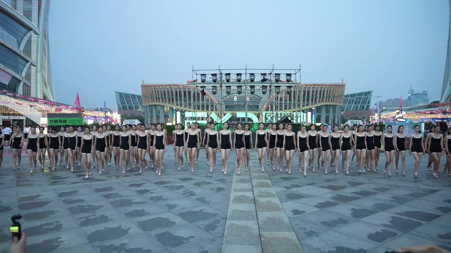 这么高,不去打篮球可惜了