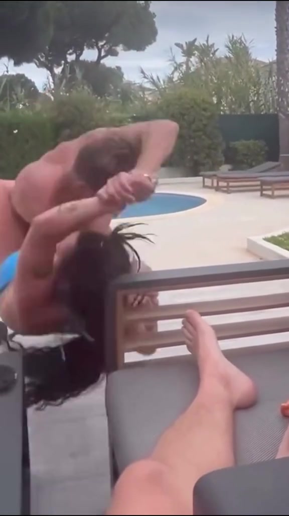 这应该没磕到小姐姐的头吧