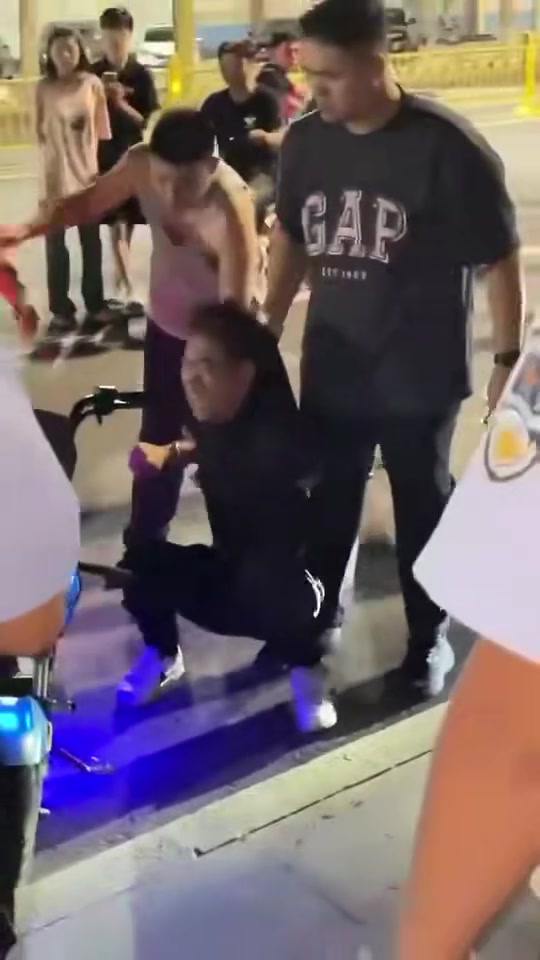 黄毛被抓果然就老实了!