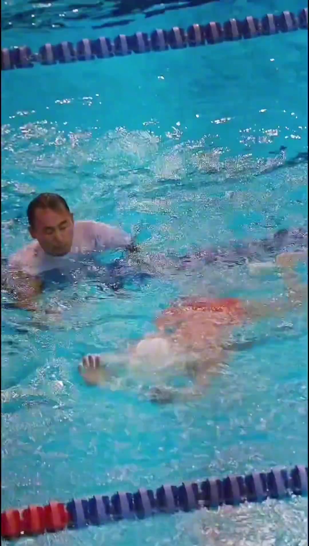 小姐姐肯定是没有好好热身