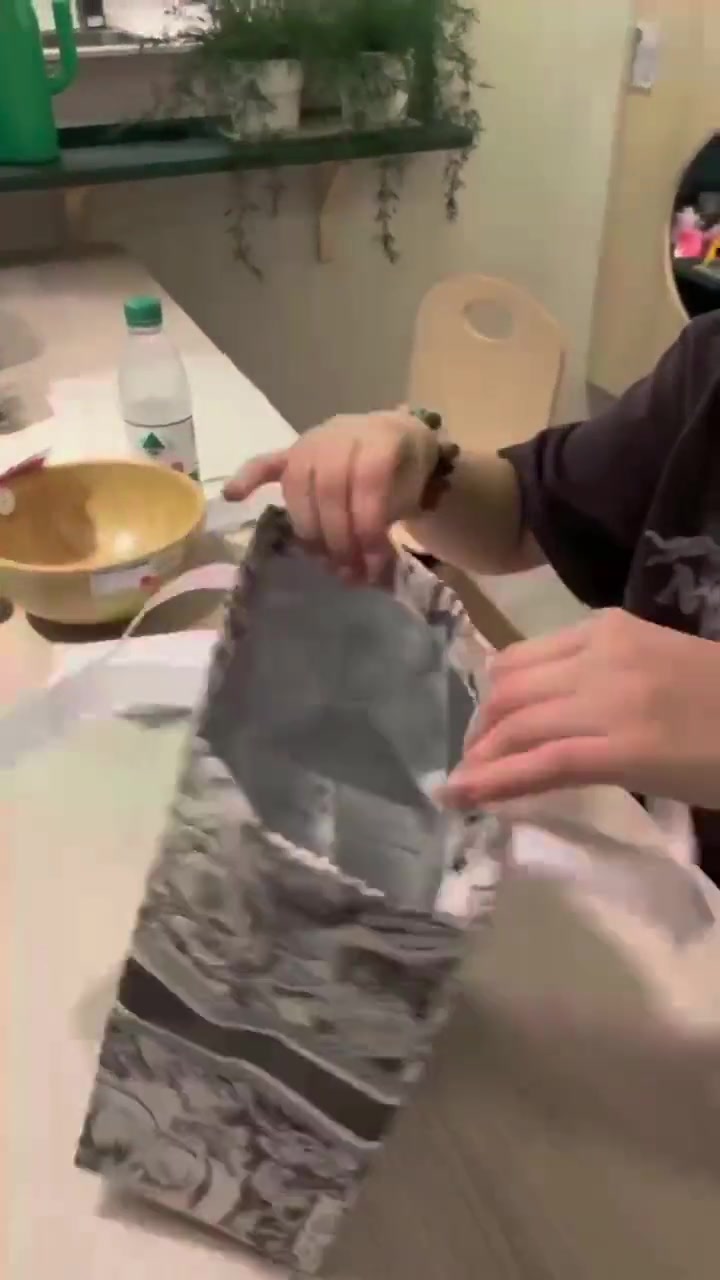 奶茶袋秒变纸巾盒!