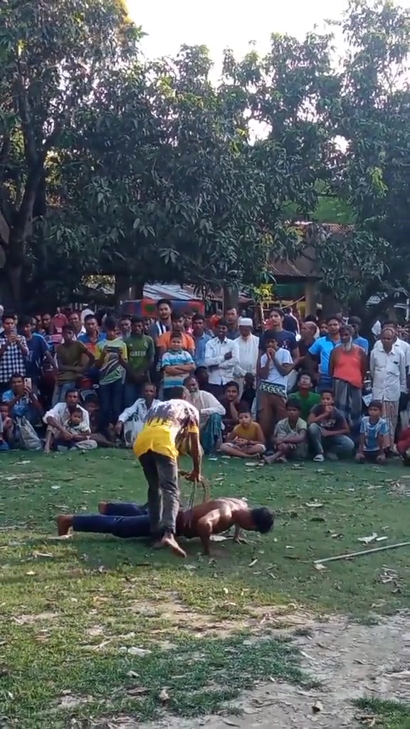 三哥你这个活和我们这边的蒙眼飞刀有点类似啊!!