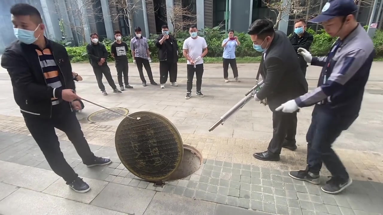 哪个小区,我也去,这物业是干活的!!