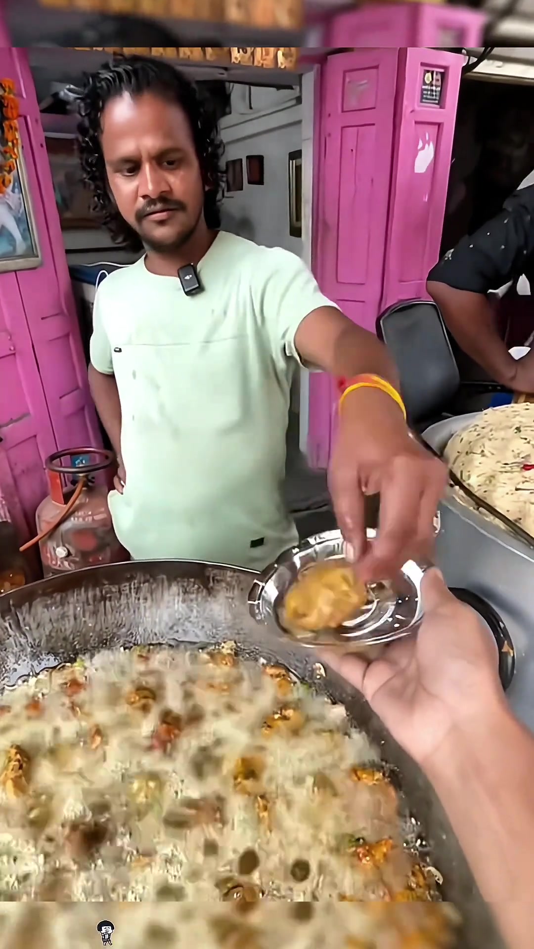 你这鬼手啊,伸进去都不觉得烫的吗!!