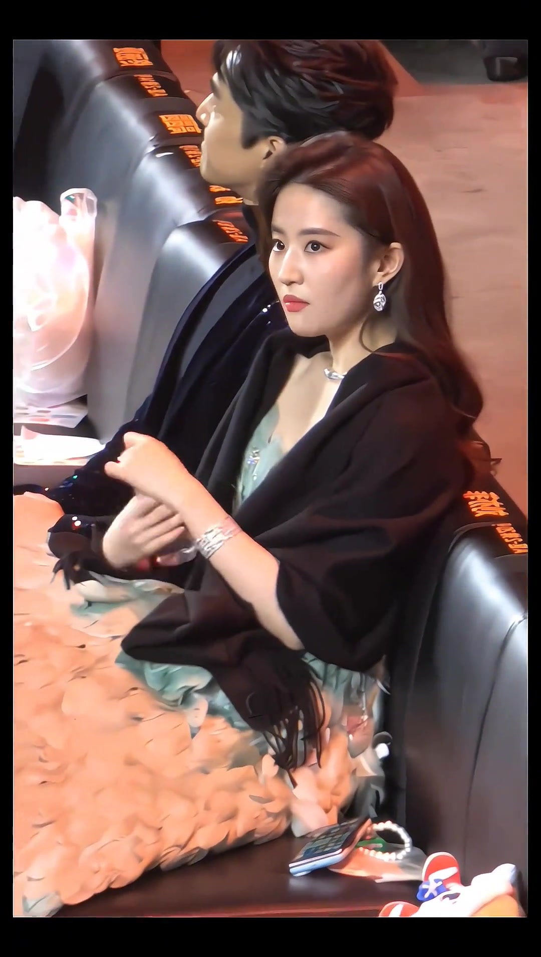 刘亦菲这个侧脸也太棒了吧!不愧是神仙姐姐