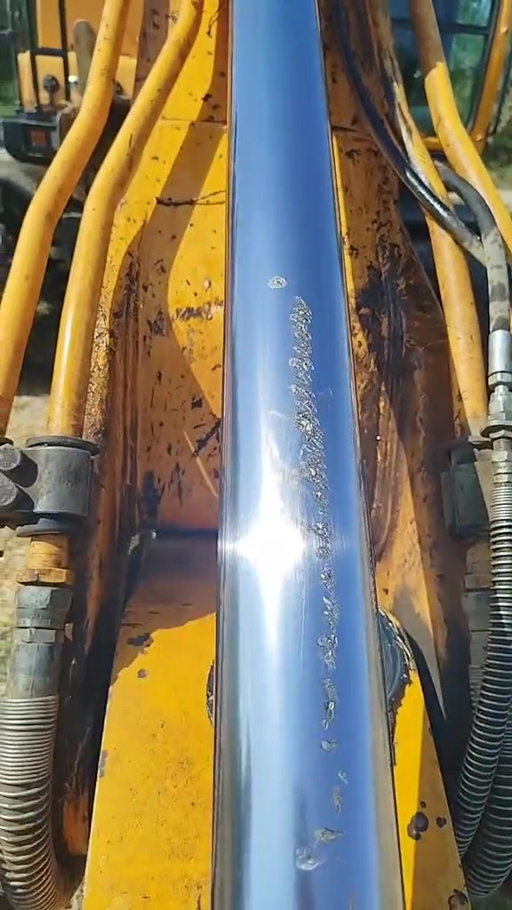 有无钩机师傅解释下,是不是有这个纹救是出现大问题了啊!