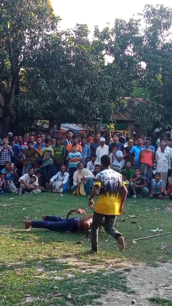 真正拿命在表演!外国人眼里的杂技,拼同国内的蒙眼飞刀有得一拼