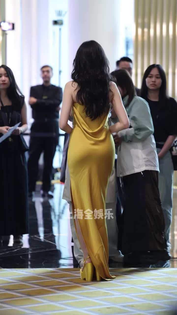 张天爱这个背影真的太迷人了!