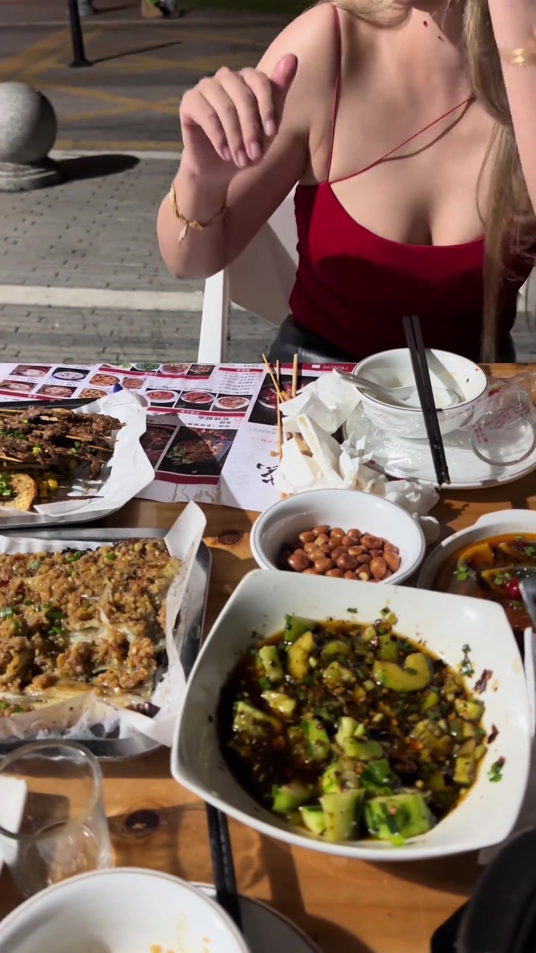 开个瓶盖这么简单那还喝啥酒啊趁早回家吧