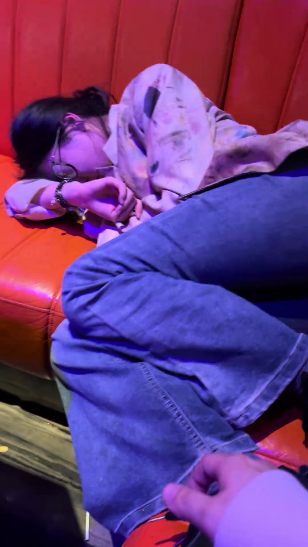 能不能让女歌手露个脸,让我开开眼