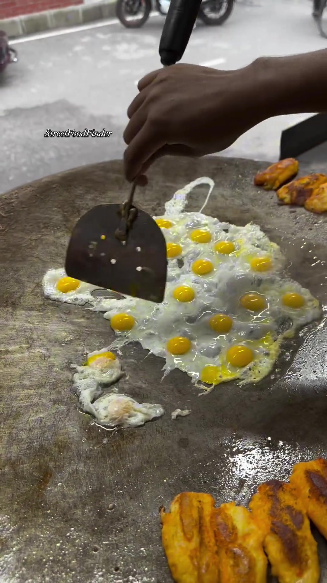 看盘子就知道是三哥那边的美食了!!