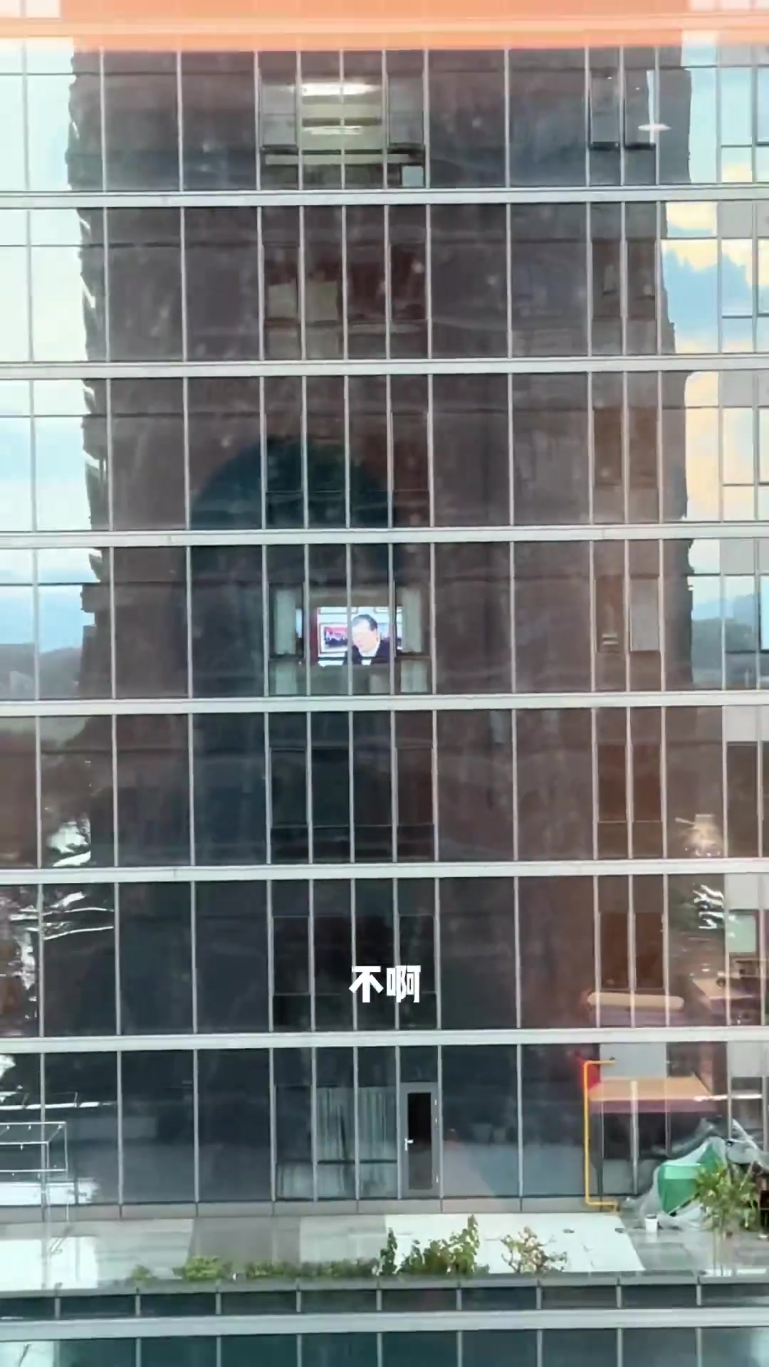 大哥你家电视我就这么看行不